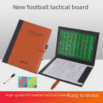 Taktikaline jalgpallitreeneri tahvel koos pliiatsiga - Ideaalne kohtunikele ja treeneritele