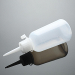 100 ml plastikust l&auml;bipaistva otsaga aplikaatoripudel Plastist pigistatav pudel otsakorgiga valge