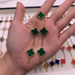 Boutique Neljak&auml;pa Ristikheina Viie &Otilde;iega K&auml;ev&otilde;ru 18K Kerge Luksus Ins Disain Mood Peen Mitmek&uuml;lgne Meeste ja Naiste Mudelid K&auml;ev&otilde;ru Boutique Bracelet