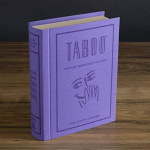 Vintage lauam&auml;ngude raamaturiiuli kollektsioon, kus on Taboo ja Trivial Pursuit pere m&auml;ngu&otilde;htuks, hariduslik meelelahutus ja United States