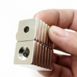 1/5 tk Neod&uuml;&uuml;mmagnet Plokk tugev magnet &uuml;liv&otilde;imas P&uuml;simagnetiline p&uuml;siristk&uuml;lik auguga magnet 30x20x10-5(1pcs)