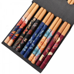 5 paari Jaapani stiilis naturaalsest puidust s&ouml;&ouml;gipulgad loomingulise mustriga s&ouml;&ouml;gipulgad K&ouml;&ouml;git&ouml;&ouml;riistade lauan&otilde;ud restorani kaunistuste jaoks 5Pirs Cat