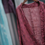 Johnature s&uuml;gisene naine, vintage stiilis linane avar V-kaelusega s&auml;rk, moodne kolmeveerandprinteriga retros&auml;rk One Size tumelilla v&auml;rv