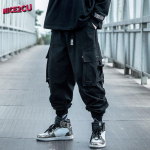 Harajuku Black Cargo Pants Meeste mitme taskuga vabaaja p&uuml;ksid Joggers Dressip&uuml;ksid T&auml;navar&otilde;ivad Meeste Hip-Hop lahtised p&uuml;ksid 2XL must