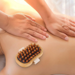 Naturaalsest puidust kehamasseerija l&otilde;&otilde;gastumiseks ja lihaste leevendamiseks kohv