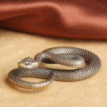 Vanaaegsed vasest madu kaunistused Antiiksed Boa kujukesed Miniatuurid 52*29.5mm