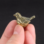 Vanaaegne t&auml;ismessingist miniatuurne varblane teepets, mikro-nikerdatud lauakaunistus, kodukaunistuse aksessuaar, antiikvaskne linnuskulptuur brass
