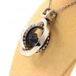 Pierres et Min&eacute;raux. Collier Kyanite brut. Mod&egrave;le Sablier Sph&eacute;rique. sinine