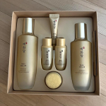 [THEFACESHOP] Yehwadam Hwansaenggo Rejuvenating Radiance Special 1Set (Main 2 types + 4 types of gifts) 1 Set