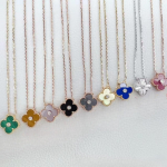 Nelikleheline ristik J&otilde;ulud V&auml;rvikontrast &Otilde;nne ripats Rangluukett Naised V gold material (other metal colors can be noted)