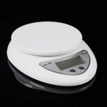 Koduk&ouml;&ouml;gi mugavust&ouml;&ouml;riistad Uus 5 kg 5000 g / 1 g dieettoit Kodumajapidamises kasutatavad kaalud K&ouml;&ouml;gitarvikud Tarvikud T&ouml;&ouml;riistad valge