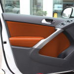 4tk mikrokiust nahast auto sisemise ukse k&auml;epideme paneel / ukse k&auml;etoe katte trimm VW Tiguanile 2008 2009 2010 2011 4x Door Armrest B-R