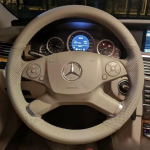 K&auml;sitsi &otilde;mmeldud libisemiskindel beež nahast auto roolikatete kate Mercedes Benz E-klassile W212 E 300 260 200 2009-2013 1