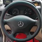 K&auml;sitsi &otilde;mmeldud must ehtsast nahast libisemiskindel rooliratta kate Mercedes Benz Viano W639 Vito 2003-2014 Sprinter 2006-2013 jaoks TB7 black