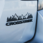 M&auml;ed ja puud linnamaasturid kleebised auto embleemi logo dekoor Graafilised vin&uuml;&uuml;lkleebised Subaru Forester Crosstreki HRV ja muu jaoks 7X1.3 INCHES must