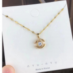 Must-valge kahepoolne p&ouml;&ouml;rlev ristikhele luksusmoodne mitmek&uuml;lgne titaanterasest kaelakee