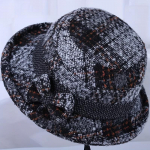 S&uuml;gis- ja talvine silmkoeline vibuk&uuml;bar, v&auml;rvi blokeeriv paksendatud kraanikausim&uuml;ts, vabaaja spordiala, soe laia &auml;&auml;rega &auml;mbrim&uuml;ts