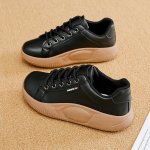 Kevadine ja s&uuml;gisene uus Korea versioon K&otilde;rge &uuml;laosaga valged kingad Nais&uuml;li&otilde;pilastele K&otilde;ik sobivad platvormkingad Naiste spordijalatsid 35