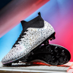 Meeste jalgpallijalatsid teismeliste hingavad jalgpallisaapad Professionaalsed m&auml;nguv&auml;ljakud TF/FG Jalgpalliklambrid Meeste T&auml;iskasvanute tossud Suurus 35-45 45 valge