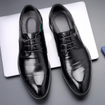 Uued trendikad meeste pidulikud nahast kingad Reljeefsed meeste kingad Ehtsast nahast Briti stiilis paeltega &auml;rinahast kingad Meeste pulmakingad 38 must