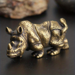 1 tk Peen Vanaaegne Messingist Ninasarviku Figuur - K&auml;sitsi Valmistatud Miniatuurne Skulptuurornament Interj&ouml;&ouml;ri Kodukaunistuseks Vasksete Aktsentide ja Unikaalse Nikerdusega 1Pc