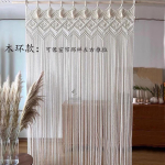 K&auml;sitsi kootud puuvillan&ouml;&ouml;r vaip uksekardin: P&otilde;hjamaade boheemlaslik stiil kodukaunistuseks 90x190CM with telescopic rod