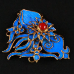 Blucome k&auml;sit&ouml;&ouml;imitatsioon, s&uuml;nnip&auml;ev virsikukujuline keiserlik palee, sama koos prossiga naise &uuml;likonnale Cheongsami juuksen&otilde;elaga sinine