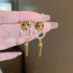 Moodsad rippuvad k&otilde;rvar&otilde;ngad naiste ehete jaoks kuld