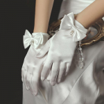 Uus Bowknot Pearl Lace Satiinkindad Naiste Pruut Elegantne Pulmapeo P&auml;ikesekaitse K&auml;sikindad Pulmapeo Aksessuaarid