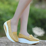 Naiste nahast hingavad jalan&otilde;ud Kiikkingad Platvormiga &otilde;e t&ouml;&ouml;jalatsid 35 tumekollane v&auml;rv