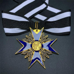 Saksa Grand Black Hawk, Sinise r&uuml;&uuml;tli medal, plahvatusohtlik kaelakee ripats, emailiga medal