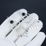 Naturaalsest Mustast Oon&uuml;ksist Konksuga K&otilde;rvar&otilde;ngad 925 Sterling H&otilde;bedast K&otilde;rvar&otilde;ngas, K&auml;sitsi Valmistatud Boho H&otilde;bedast Ehted Ripatsiga K&otilde;rvar&otilde;ngad, S&uuml;nnip&auml;evakingitus 2.36" must