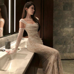 Elegantne pitsist paeltega &otilde;htukleit, kalasaba l&otilde;ikega, v&ouml;&ouml;kohta salendava disainiga Small