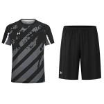 Under Armour Vabaaja Jooksus&auml;rk Triibulise Kaelusega ja Keskmise V&ouml;&ouml;koht Paelaga Mugavad L&otilde;dvad L&uuml;hikesed P&uuml;ksid Spordikomplekt 24500504-001+24500204-001 M
