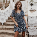 V-kaelusega seksikas k&otilde;rge v&ouml;&ouml;kohaga lilleline kombinesoon XL valge