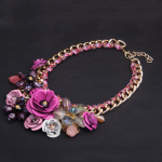 K&auml;sitsi valmistatud v&auml;rviline lilledega ripats, puuvillane k&ouml;iega kootud kaelakee as the picture