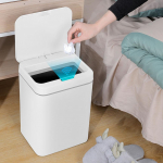 Plastikust liikumisanduriga elektriline pr&uuml;gikast vannitoa jaoks 14L White
