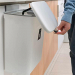 Tere, kaanega pr&uuml;gikast, mida saab riputada. T&otilde;mbava kaanega l&uuml;kandkaanega WC pr&uuml;gikast valge