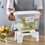 K&uuml;lma vee kann kraaniga veejoogi jaotur puuvilja teekann k&uuml;lma vee limonaad 3.5L