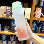 600 ml suure mahutavusega spordipuuviljade sidrunimahla joogipudeli infusioon l&auml;bipaistev