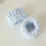 2 tk. &Uuml;ks paar pesuvahendit n&auml;o- ja randmepaelaga, imab veespordi jaoks higip&uuml;hkivat k&auml;ev&otilde;ru juuksepaela niiskuskindel varrukas randmekaitse