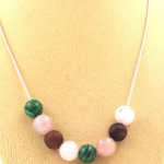Pierres et Min&eacute;raux. Collier perles Opale Rose + Oeil de Tigre rouge + Quartz rose + Collier femmes, hommes. Taille personnalisable.