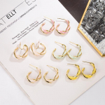 Prantsuse disaineri geomeetrilised ebakorrap&auml;rased poolringikujulised tilaklaasiga k&otilde;rvar&otilde;ngad Curved Stud Earrings (Cream Green)