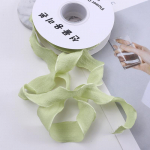 Plisseeritud kalasaba lilleline lint kingituste, kookide ja lillede pakkimiseks