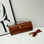 Elegantne k&auml;sitsi kootud &otilde;htune baguette-kott metallist lukuga - Naiste &otilde;la- v&otilde;i kaenlaalune k&auml;ekott Standard No Text