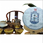 Pu'er tee pruuni m&auml;e iidse puu tihedalt pressitud 357 g Pu'eri toortee kook