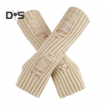 1 paar s&uuml;gistalvisid kindaid, rebitud s&otilde;rmedeta kootud suure elastsusega libisemiskindlad k&auml;tesoojendajad, puhast v&auml;rvi k&auml;evarrukad hoiavad soojas tuulekindlad rattak&auml;ekatted beež