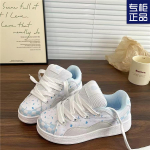 2025 kevad uued &otilde;pilaste mitmek&uuml;lgsed sportlikud vabaaja rulakingad Korea versioon disainitunnetusega v&auml;rvide sobitamine saiap&auml;tsikujulised kingad naiste moetrend 38 mustikas