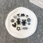 12 TK Moekad Kingakaunistused Komplekt Aksessuaarid Auguga Kingapannal Armas Joonisfilm V&auml;ike Karu K&uuml;&uuml;lik DIY 3D Kingakaunistused Laste Kingitus