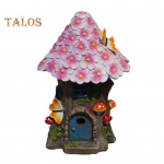 P&auml;ikeseenergialillega katusemaja kujuke, valgustatud muinasjutt P&auml;kapiku maja vaigust kuju skulptuur v&auml;liaed veranda &otilde;ue muru kaunistus lilla